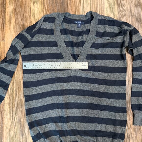 Vintage Y2K Gap Navy and Gray Striped Sweater Long Length - Small - Picture 2 of 4